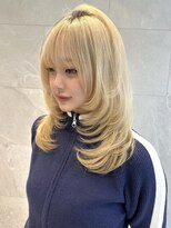 エス(Ess)&nbsp;《高瀬寛菜》ブロンド/ハイレイヤー/ハッシュカット