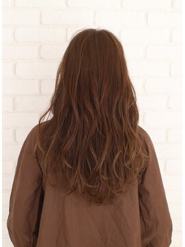 アオ(AO) 大人可愛いゆるふわウェーブバック