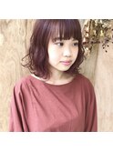外ハネボブでキュートな赤毛ガール。