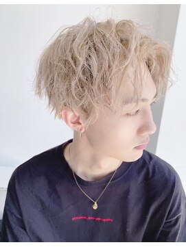 アンダーバーホワイト 天神店(_WHITE) センターパート