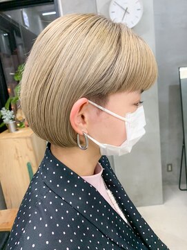 テトヘアー(teto hair) ブリーチ1回、ワイドバング、ホワイトブロンド、ボブ