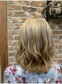 ミルクティーベージュ/外国人風カラー/ブロンドヘア/うる艶髪