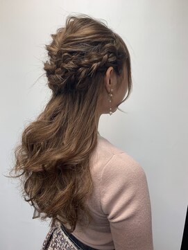 フェリーチェ(felice) ふんわり編み込みハーフアップ