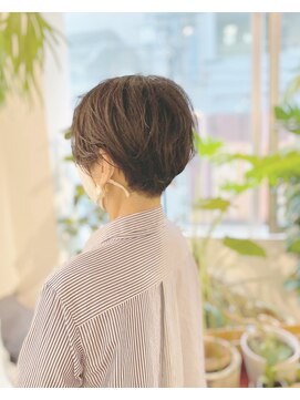 コンフィープレイス(COMFY PLACE) クセを活かしたショートボブ