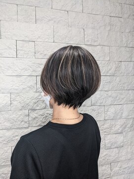 ラヴリア カミツ(LOVERIA KAMITSU) 頭のかたちがよく見えるショート