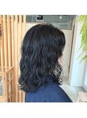 黒髪無造作ミディアムウェーブ