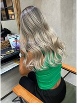 サニー 渋谷(SUNNY)&nbsp;バレイヤージュ、ハイライト、レイヤーロング、グレーベージュ