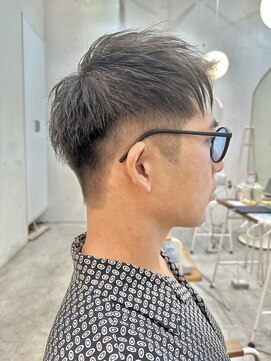 ロミーオム 本厚木(ROMMY. Homme) 刈り上げツーブロックアップバングショートビジネスメンズヘア