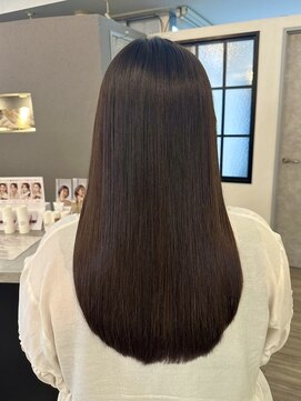 ヴィサージュバスク(VISAGE ba.s.k) ナチュラルに美しく。ツヤ重視の暗髪ロングヘア