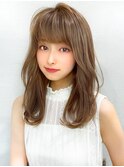 20代に人気！顔周りの後れ毛がかわいいシャギーレイヤーロング