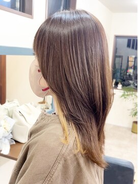 ロエ(loe) 密かにかわいいインナーカラー×レイヤー