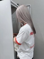 ベガ(VEGA) ロング ケアブリーチ ミルクティーベージュ 顔まわり 10代