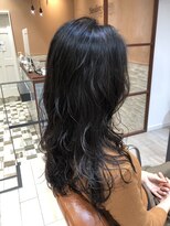 低温デジタルパーマで作るロングヘアのウェーブパーマ