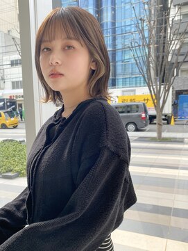 オーシャン(Ocean) ［OCEAN Hair&Life 水田成美］シルキーベージュイヤリングカラー