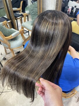 アンフィサンクミル 銀座(AnFye cinq mille) ブリーチ毛を高難易度ジュエリーシステム縮毛矯正で艶髪に変身