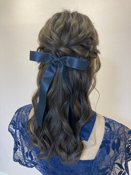 プーペ(pupe) 艶感ハーフアップ