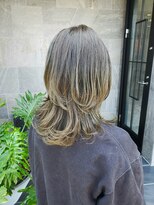 メゾン アヴァロ(Maison Avallo)&nbsp;レイヤーたっぷりミディアムウルフ