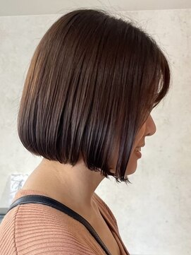 ビスクヘアデザイン(bisq hair design) ボブ　ミルクティーベージュ　艶髪　髪質改善カラー　ショート
