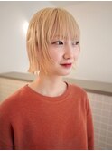 ホワイトブロンド　ボブ　金髪　ブリーチ