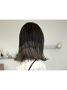 日常になじむお洒落を演出するカラーで、ワンランク上のこなれ感へ♪透明感のある色味で艶美髪を叶えます◇