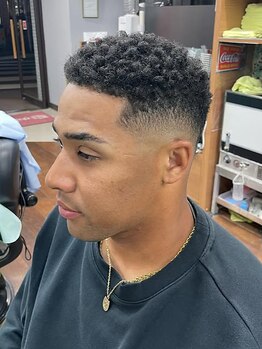 《デキる男の身嗜み》カット、カラー、パーマ、白髪ぼかしその他トータルビューティが低価格で叶う◎