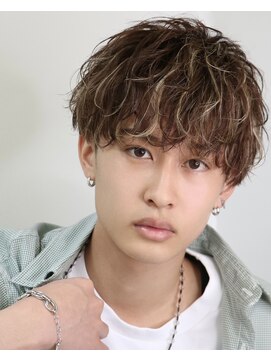 オーシャントーキョーウエスト 心斎橋 (OCEAN TOKYO WEST) ラウンドマッシュシースルーハイライトフェザーショートウルフ