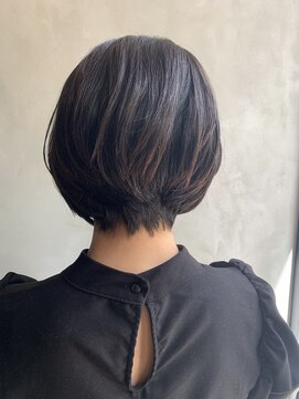 ピリオド(period.) 襟足スッキリ♪大人ショートボブ