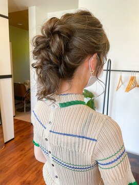 スリーバイザサロン(THREE by the salon) オリーブグレージュ♪