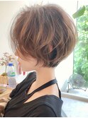 大人かわいい美髪ホワイトグレージュ ネビージュショートボブ