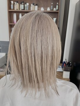 ゴシップ(gossip) ホワイベージュ×ボブ