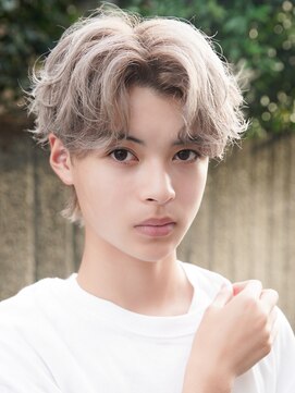 カライング(ing) スーツ短髪ツーブロック束感モテる黒髪シークレットパーマ流行