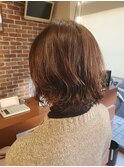 イメチェン40.50.60代におすすめウェーブミディアムショートヘア