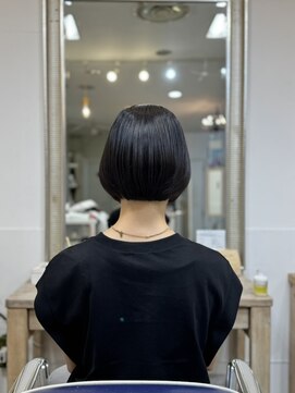 ヘアサロン プラス アーティスタ(hair salon + artista) ミニボブ