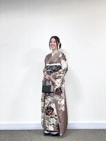 やま屋&nbsp;モカカラー振袖で大人可愛く