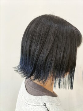 ゼル ビッグアイ(ZELE) 裾カラー×外ハネボブ