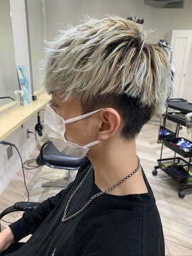 オムデュー(HOMME DEUX) 【MITSU】ホワイトブロンド×刈り上げ前下がり