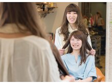 《カウンセリング》丁寧なカウンセリングが自慢。大人世代の気持ちは同じ大人美容師が一番良く理解できる。