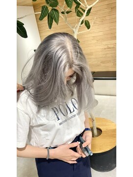 フリーク(FLEEK) シルバーカラー ブリーチ3回