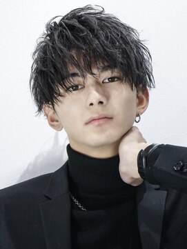 黒髪マッシュ束間スタイル