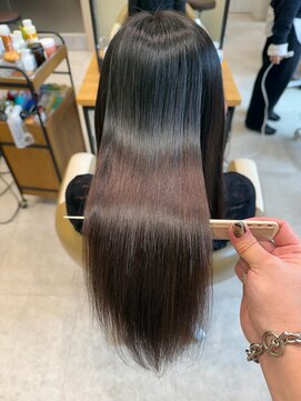 アローム(alom) 癖もうねりも一切感じさせないストレートメニュー