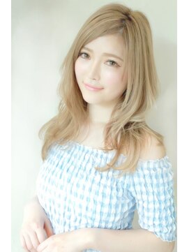 アークイラ(Aquila) 大人ガーリーな外国人風ミルクティーベージュ