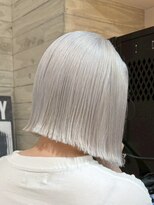 ヲタク(wotaku.)&nbsp;ホワイトカラーホワイトヘアホワイトブリーチハイトーンミニボブ