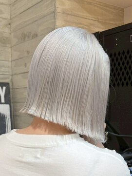 ヲタク 渋谷 代官山 恵比寿(wotaku.) ホワイトカラーホワイトヘアホワイトブリーチハイトーンミニボブ
