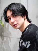 ライラ(Lyla)&nbsp;ミディアム毛流れセンターパート　ナチュラルパーマ