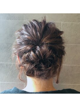 フォルメージ(formage) くしゃっとまとめ髪アレンジ