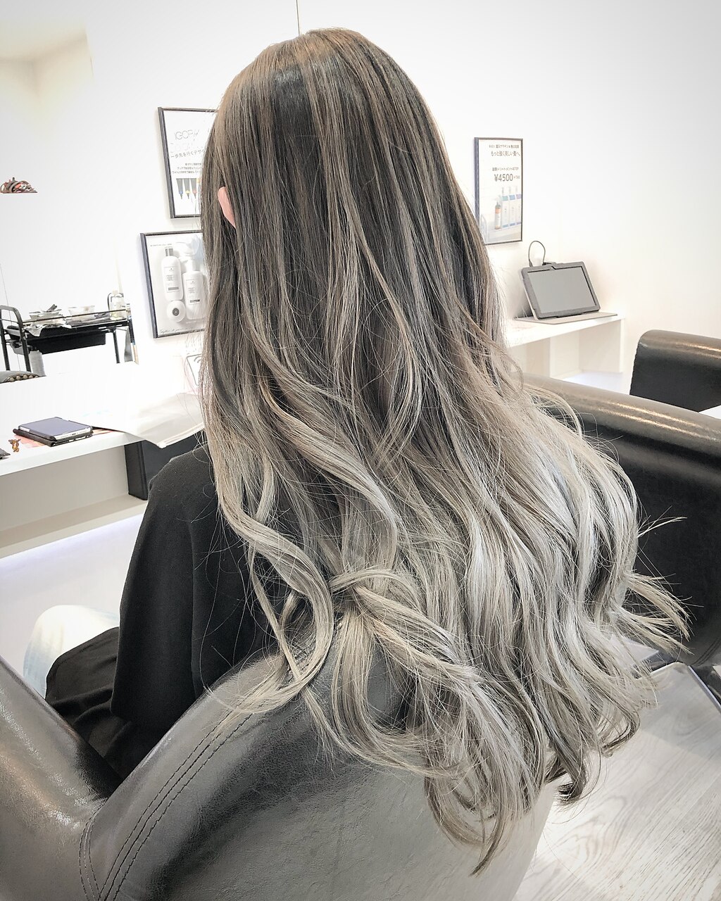 シルバーバレイヤージュ：L080145414｜レディ(Ready)のヘアスタイル