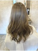 ふんわりベージュのロングスタイル