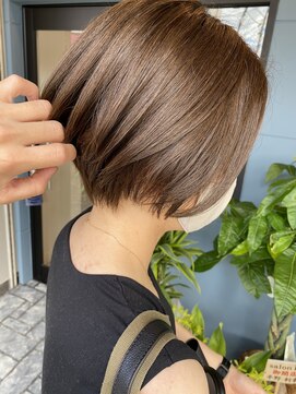 ロア(loa) *透け感ベージュ*ショートボブ*