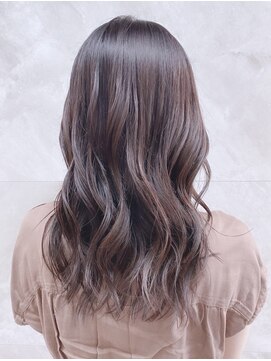 ドゥマン(Demain) ★大人かわいいバイオレットピンクフェザーバング艶髪ミディ