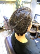 アックスピュア(axe pure)&nbsp;"ダークカラーハイライト白髪ぼかし×大人ショート "